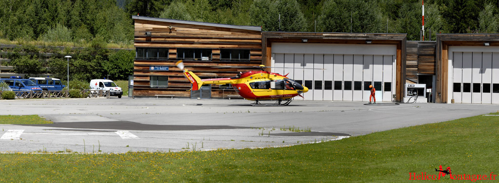 Hlicoptre EC 145 Scurit civile . DZ desBois Chamonix Mont-Blanc panoramique HD