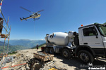 L'écureuil sur le chantier commence ces rotations de béton