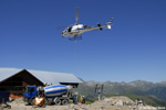 La toupie de béton et l'AS350 B3 sur le chantier G2