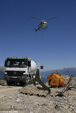 L'écureuil AS 350 B3 remonte à vide sur la zone du chantier