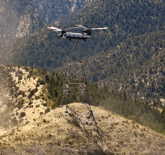 Hélicoptère Chinook BV234 solution lourde de transport de charge, héliportage de pylone électrique, montage par kit montage