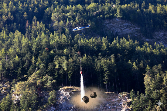 Purge hydraulique de falaise par hélicoptère