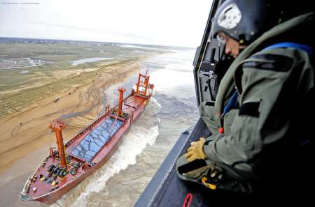 Transport héliportage secours de barge ou bateau échouer, transport de matériel par hélicoptère