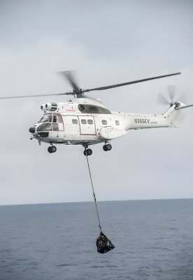 Levage par hélicoptère transport en mer entre bateau VERTREP, transport par hélicoptère entre bateau rapide et efficace