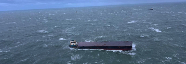 Hélicoptère solution secours barge échouer, secours en mer transport de matériel ou carburant